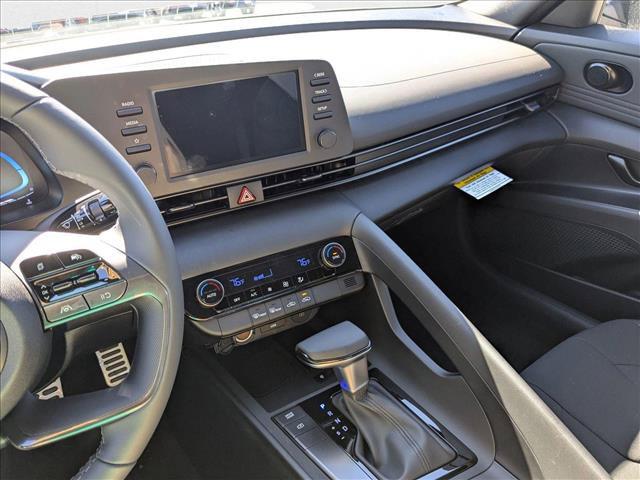 2025 Hyundai Elantra SEL - Photo 12