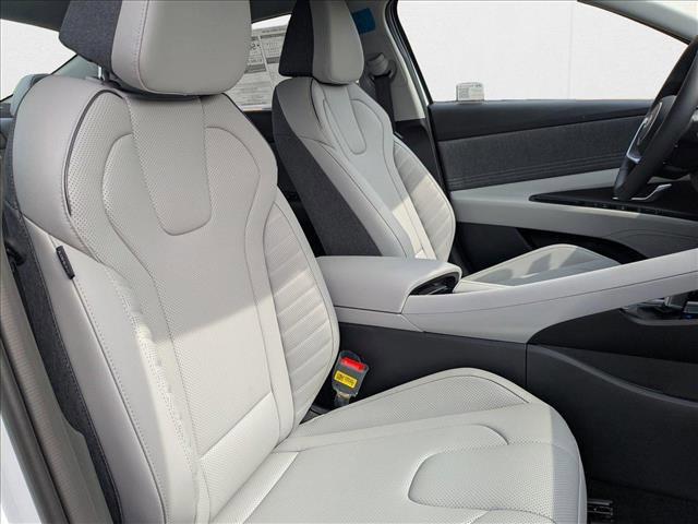 2025 Hyundai Elantra Limited - Photo 22