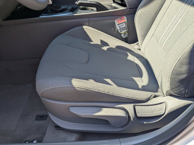 2024 Hyundai Elantra SEL photo 4