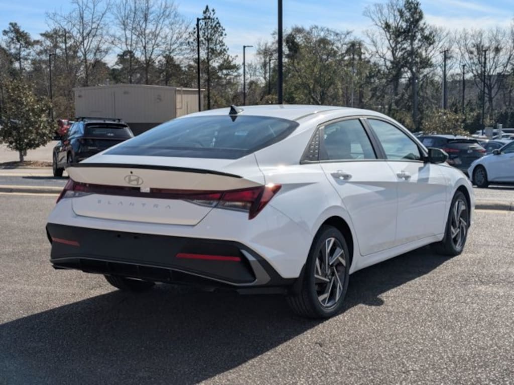 Used 2025 Hyundai Elantra SEL Sport 4dr Car