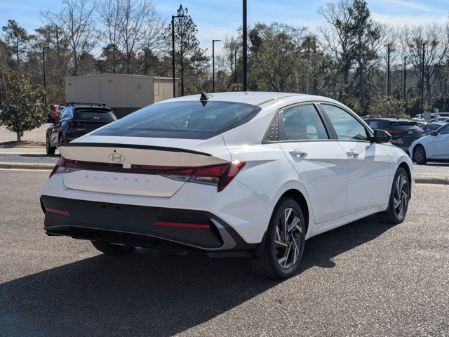 2025 Hyundai Elantra SEL Sport photo 2