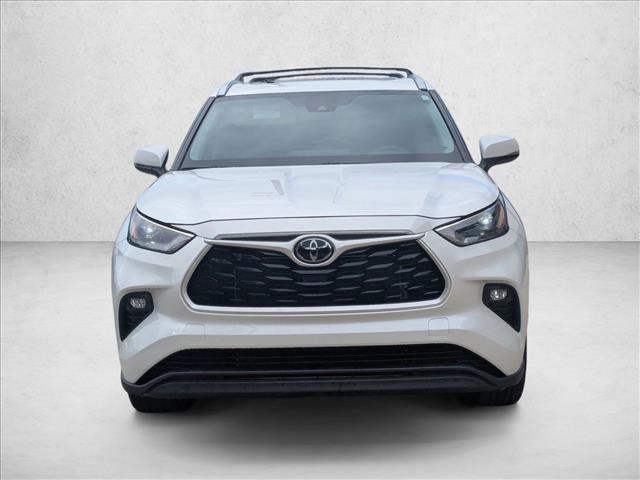 2023 Toyota Highlander XLE photo 2