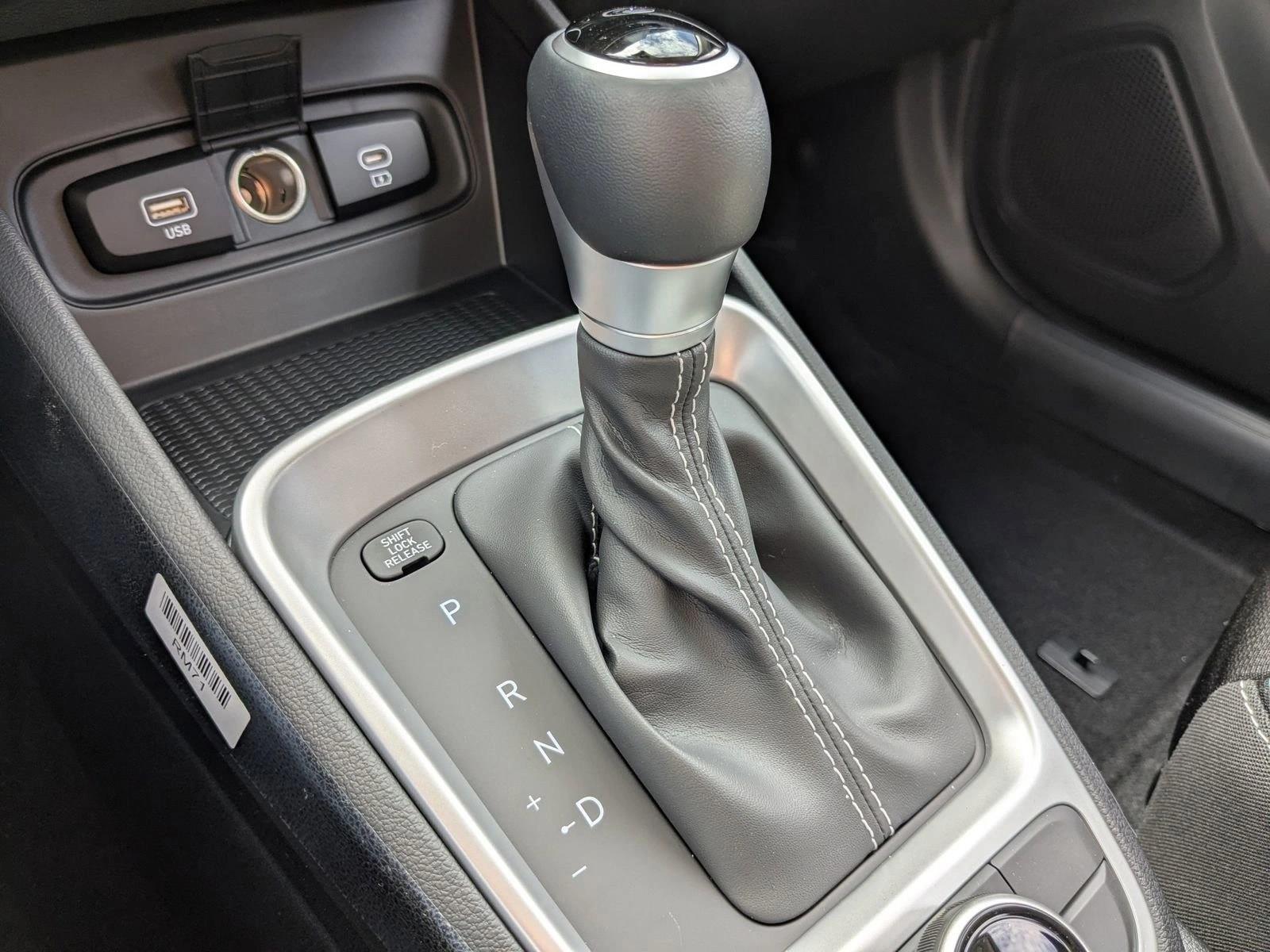 2025 Hyundai Venue SEL - Photo 16
