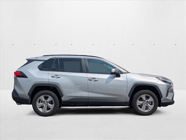 2024 Toyota RAV4 XLE photo 2