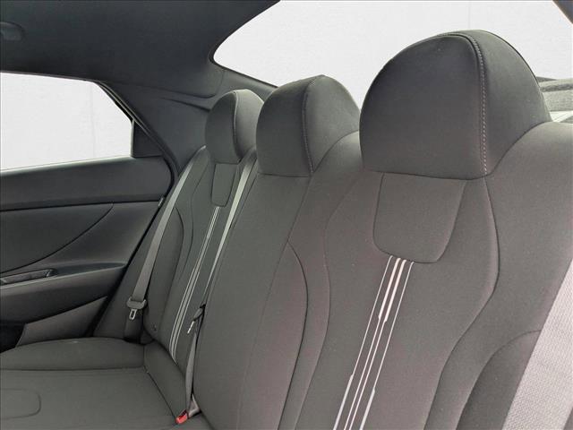 2025 Hyundai Elantra Blue - Photo 19