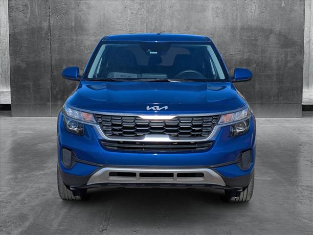 2023 Kia Seltos LX photo 2