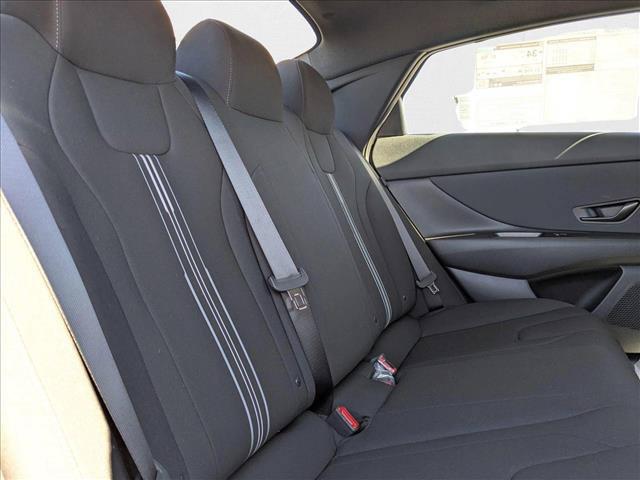 2025 Hyundai Elantra SEL - Photo 20
