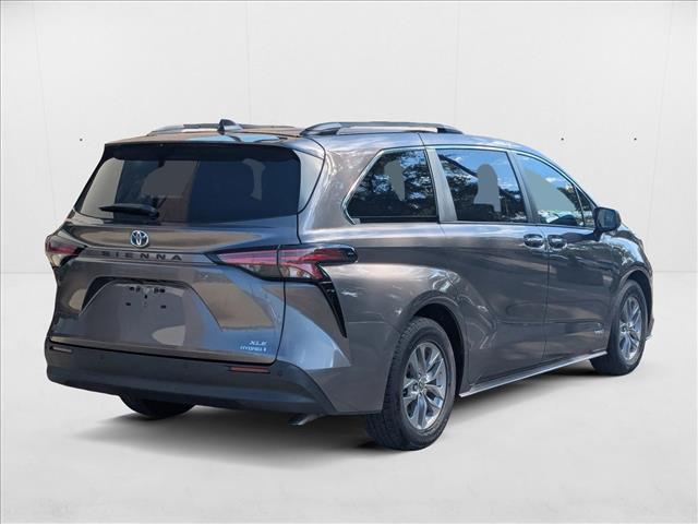 2021 Toyota Sienna XLE photo 3