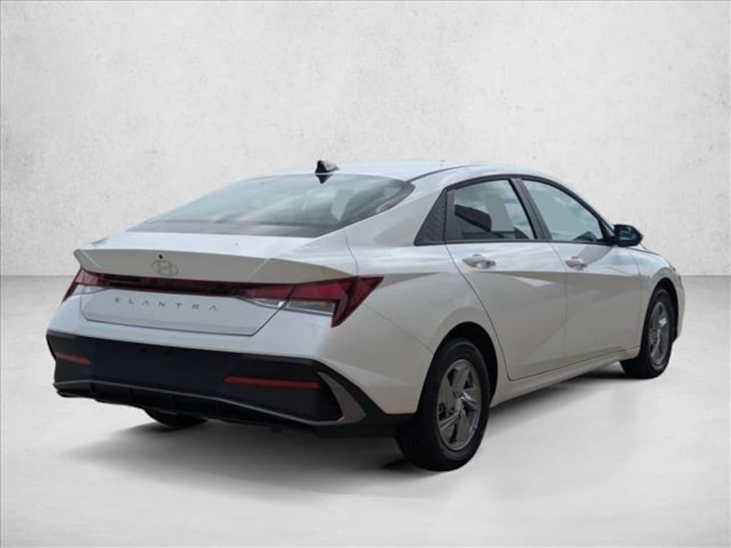 New 2026 Hyundai Elantra SE Sedan
