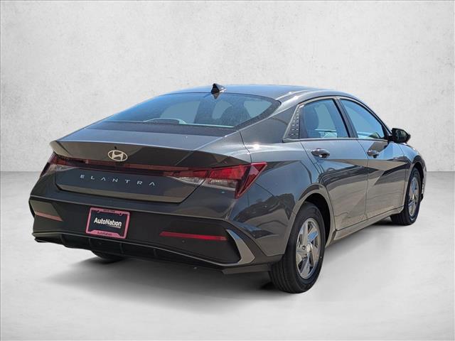 2026 Hyundai Elantra SE photo 2