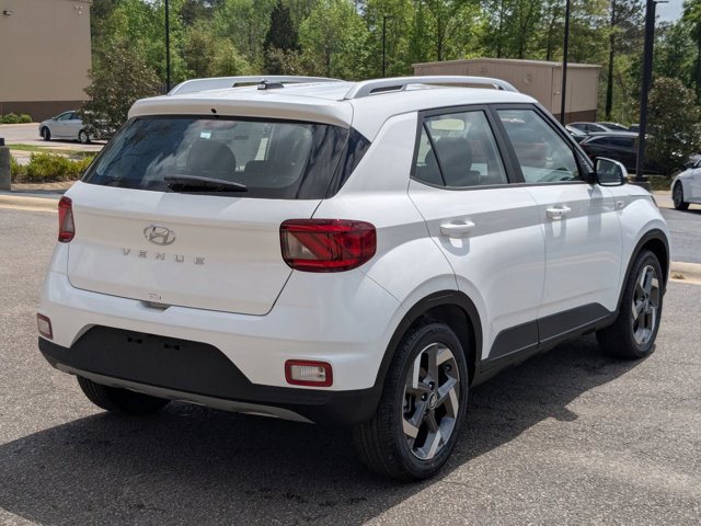 2025 Hyundai Venue SEL photo 2