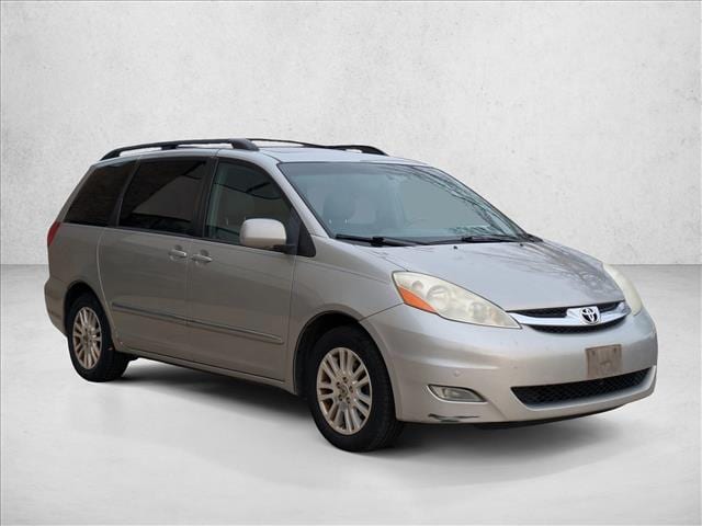 2008 Toyota Sienna XLE Limited photo 3