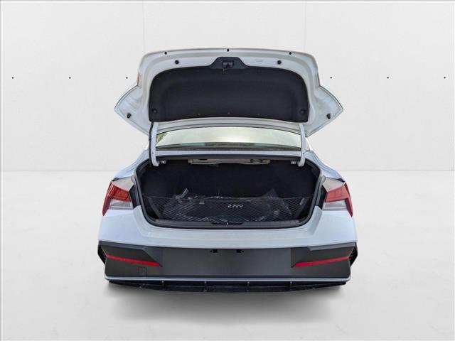 2025 Hyundai Elantra Limited - Photo 20