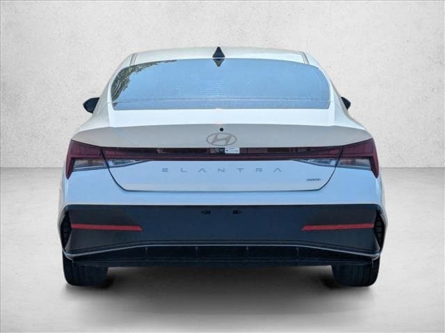 2025 Hyundai Elantra Limited - Photo 8