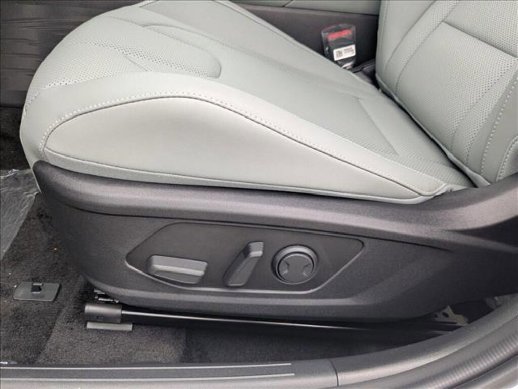 New 2025 Hyundai Elantra Hybrid Limited Sedan