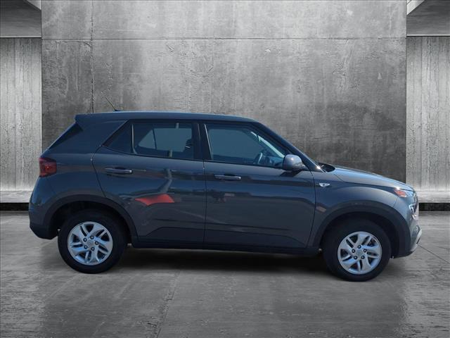 2024 Hyundai Venue SE photo 4