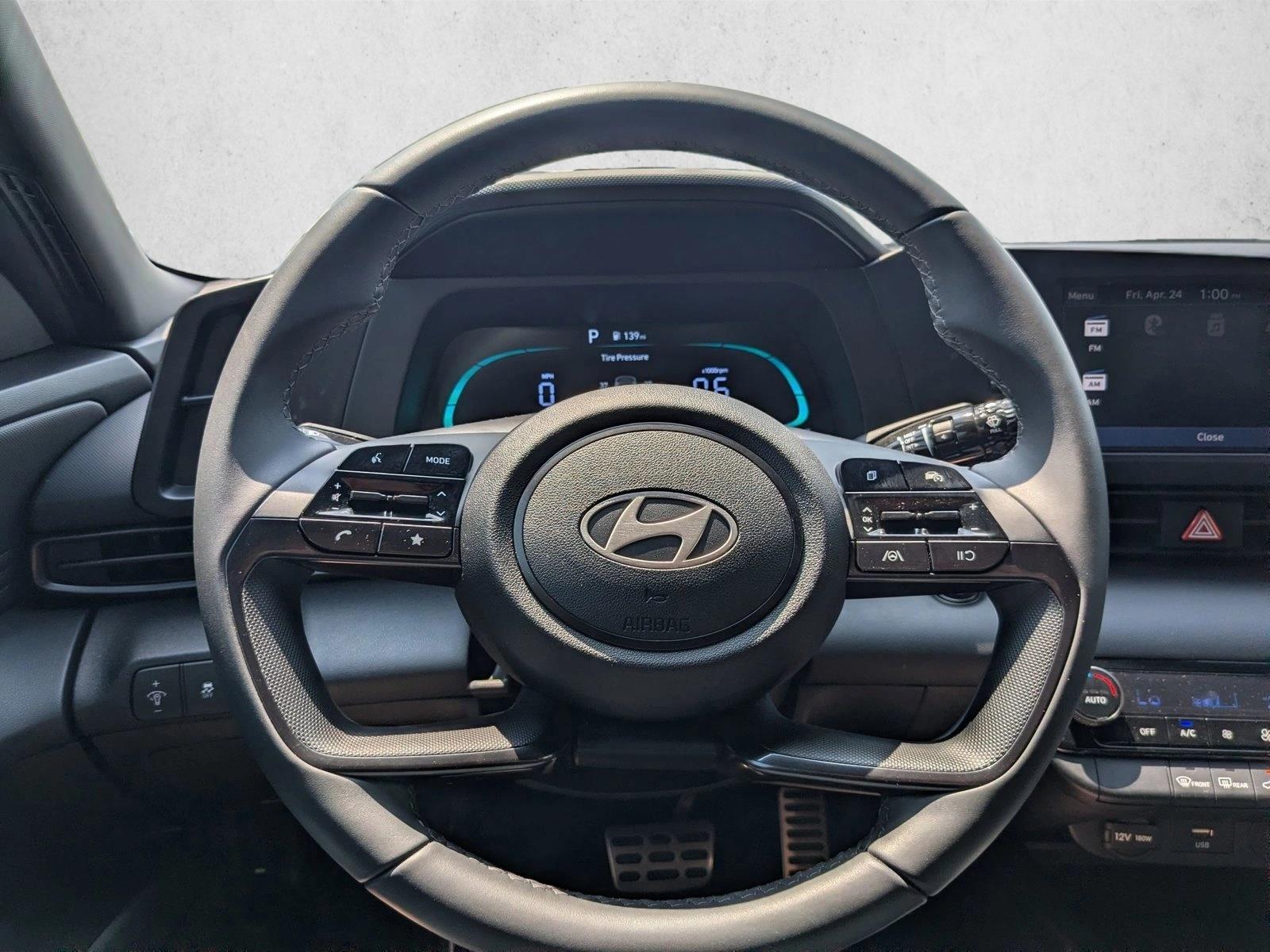 2025 Hyundai Elantra SEL - Photo 12
