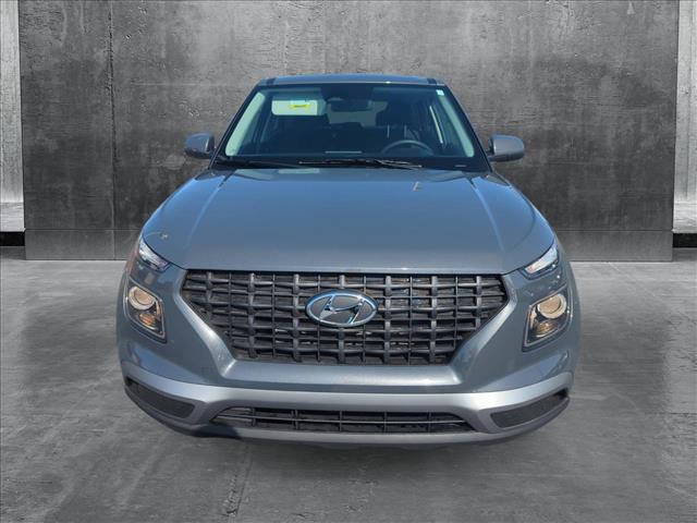 2024 Hyundai Venue SE photo 2