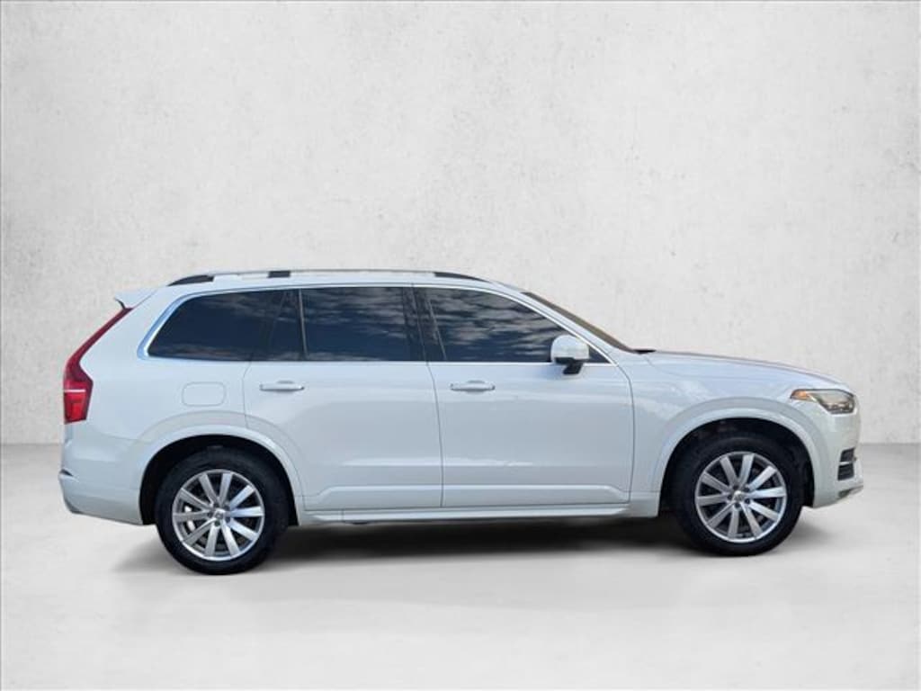 Used 2016 Volvo XC90 T6 Momentum Sport Utility