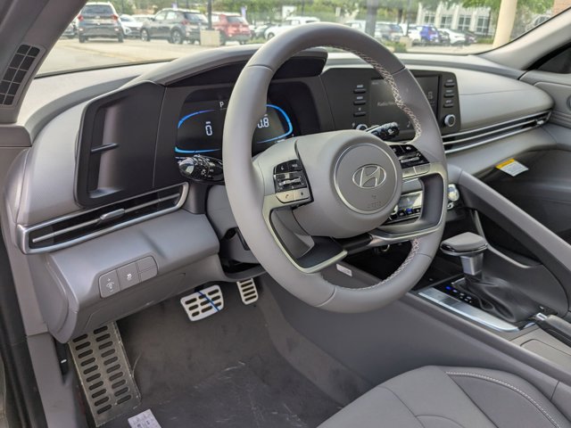 2025 Hyundai Elantra SEL Sport photo 3