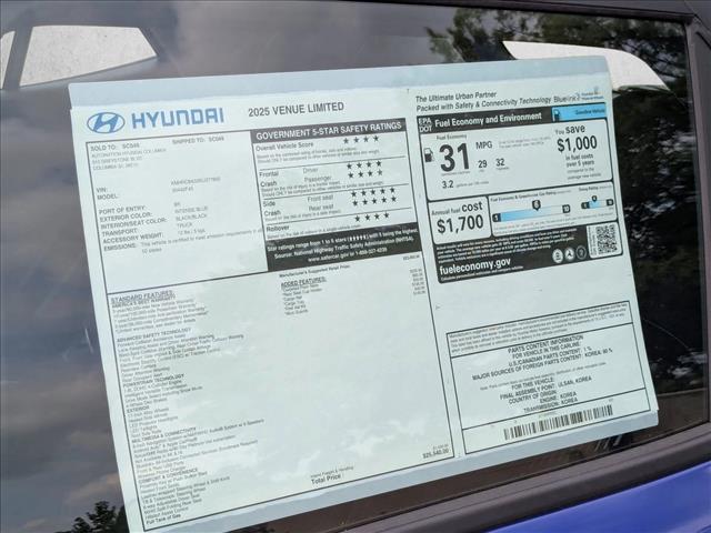 2025 Hyundai Venue Limited - Photo 24