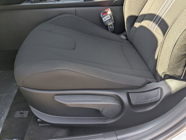 2025 Hyundai Elantra SEL Sport photo 4