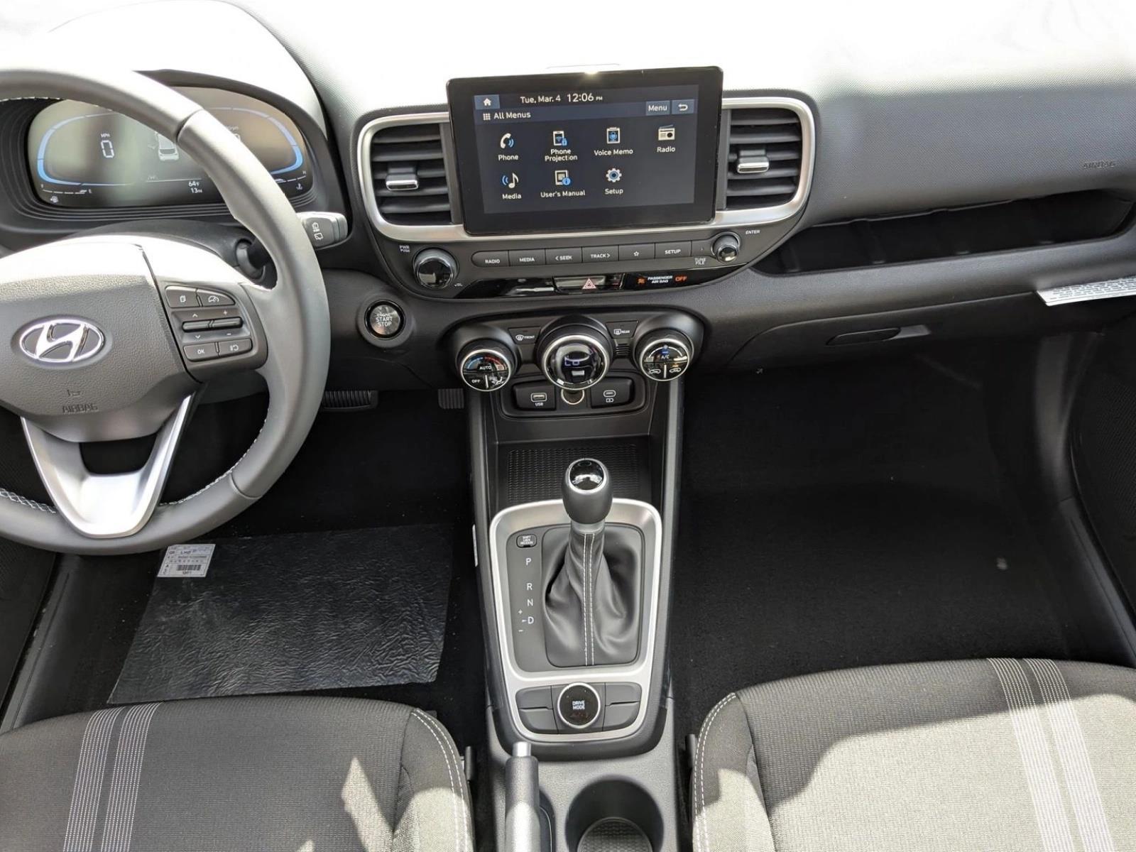 2025 Hyundai Venue SEL - Photo 18