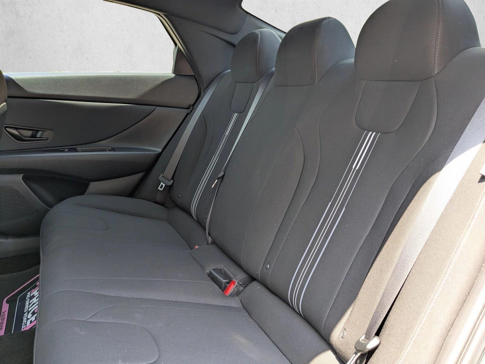 2025 Hyundai Elantra SEL - Photo 18