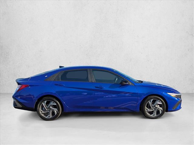 2025 Hyundai Elantra SEL Sport photo 4