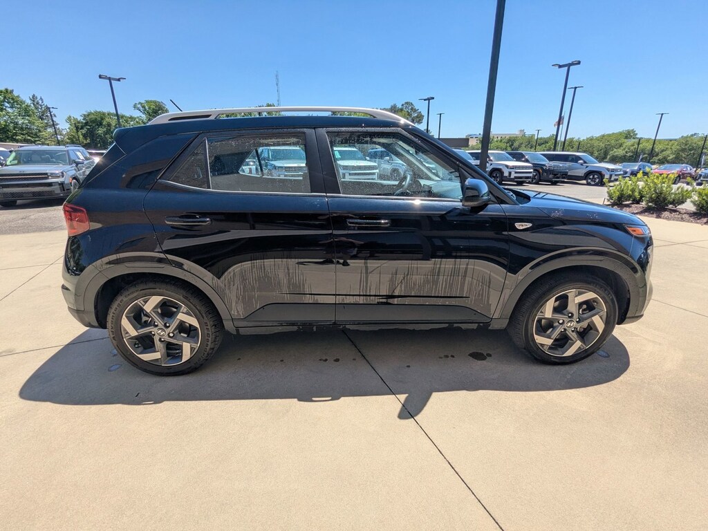 Used 2023 Hyundai Venue SEL Sport Utility