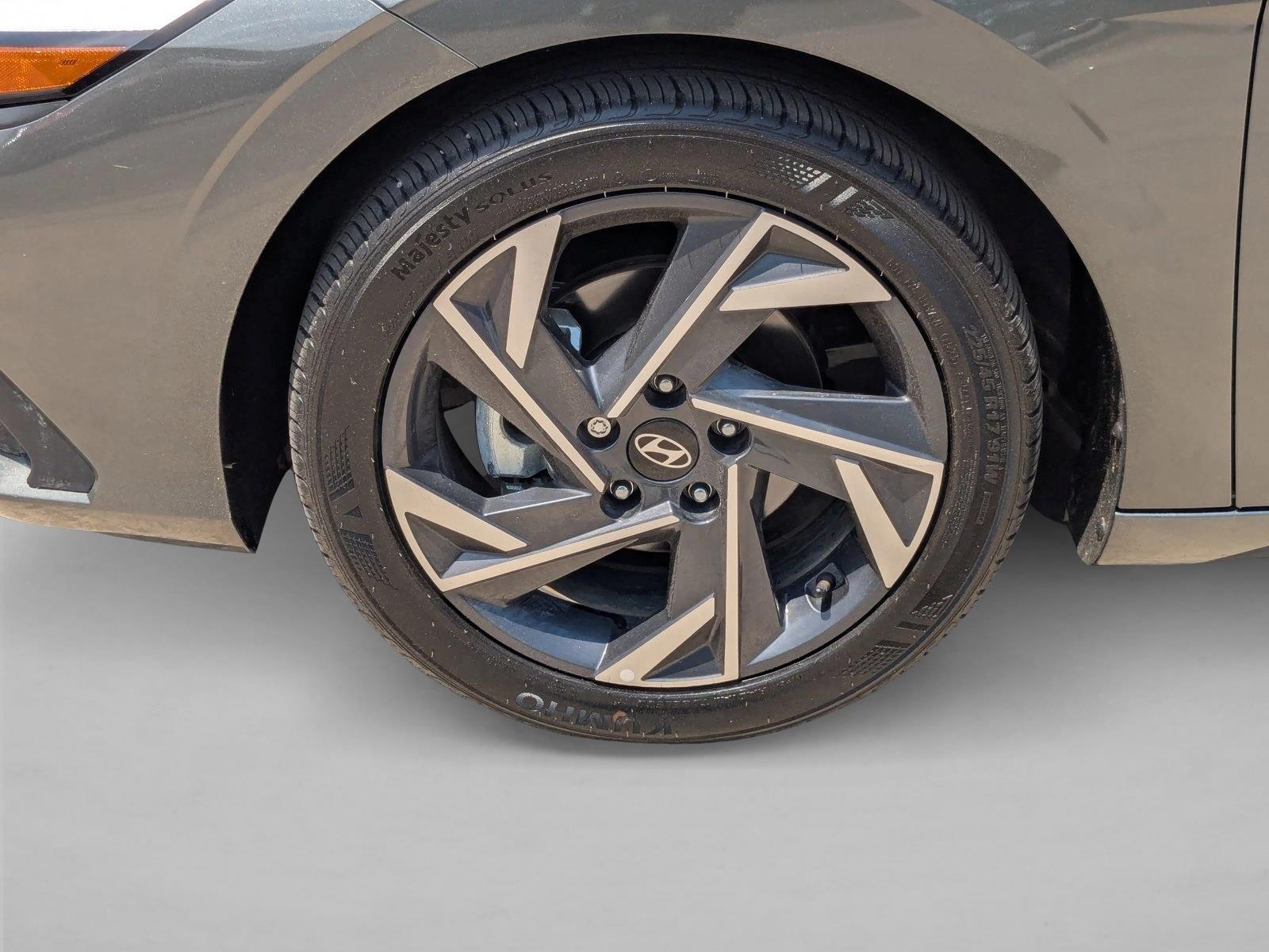 2025 Hyundai Elantra SEL - Photo 9