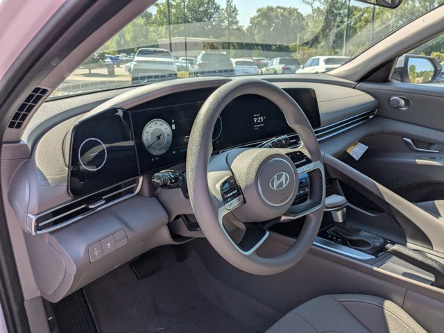 2024 Hyundai Elantra SEL photo 3