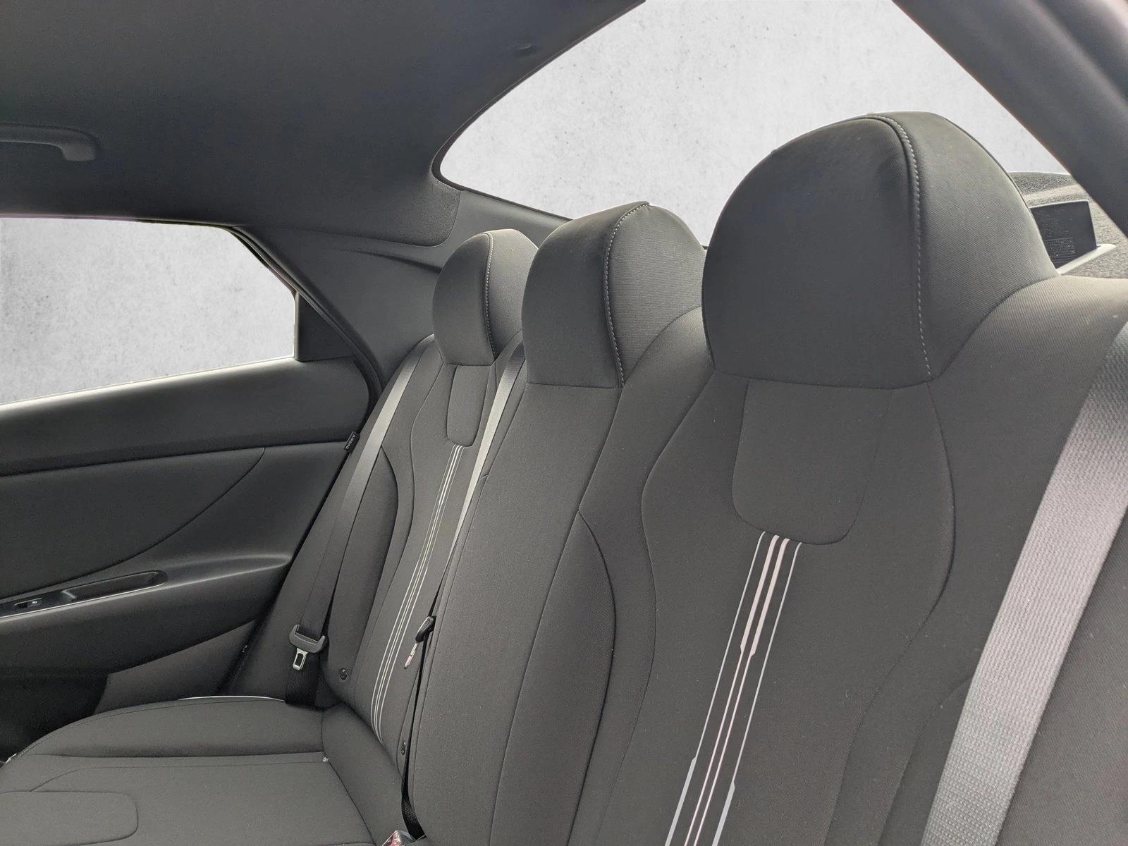 2025 Hyundai Elantra SEL - Photo 17