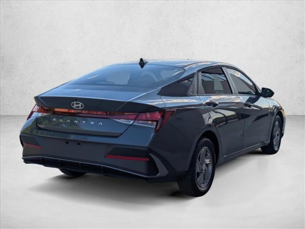 New 2026 Hyundai Elantra SE Sedan