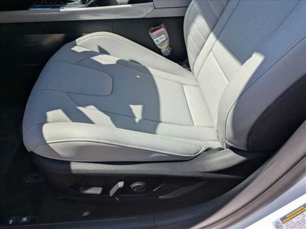 New 2025 Hyundai Elantra Hybrid Limited Sedan