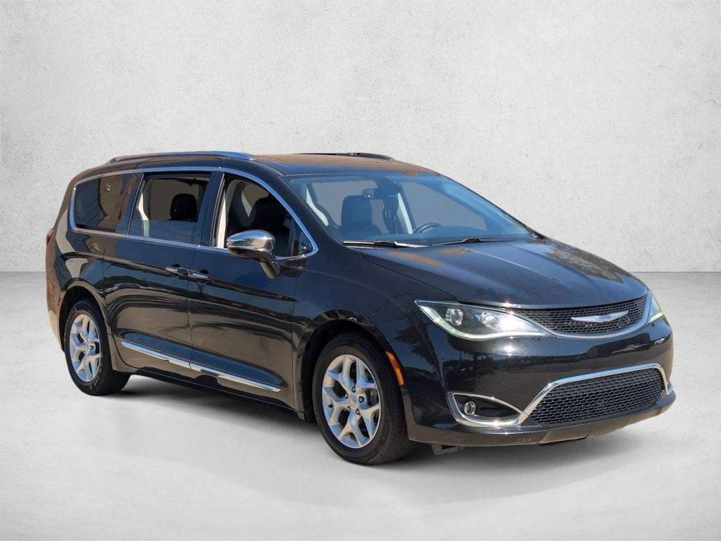 Used 2020 Chrysler Pacifica Limited Mini-van Passenger
