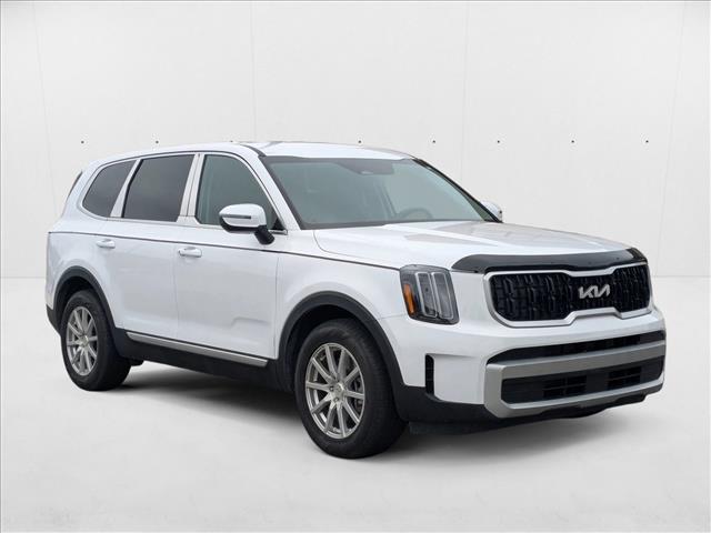 2024 Kia Telluride LX photo 3