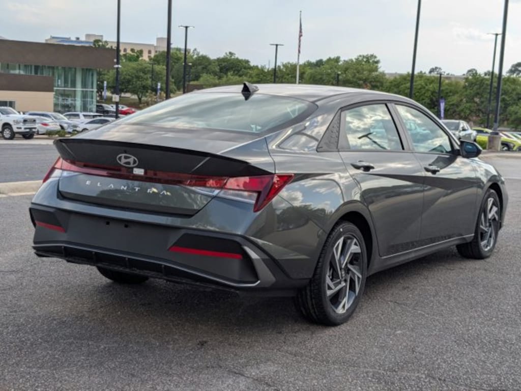Used 2025 Hyundai Elantra SEL Sport 4dr Car