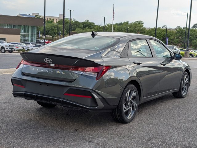 2025 Hyundai Elantra SEL Sport photo 2