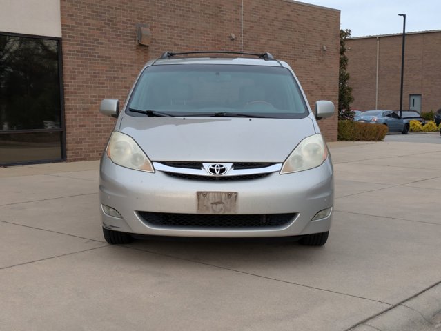 2008 Toyota Sienna XLE Limited photo 2