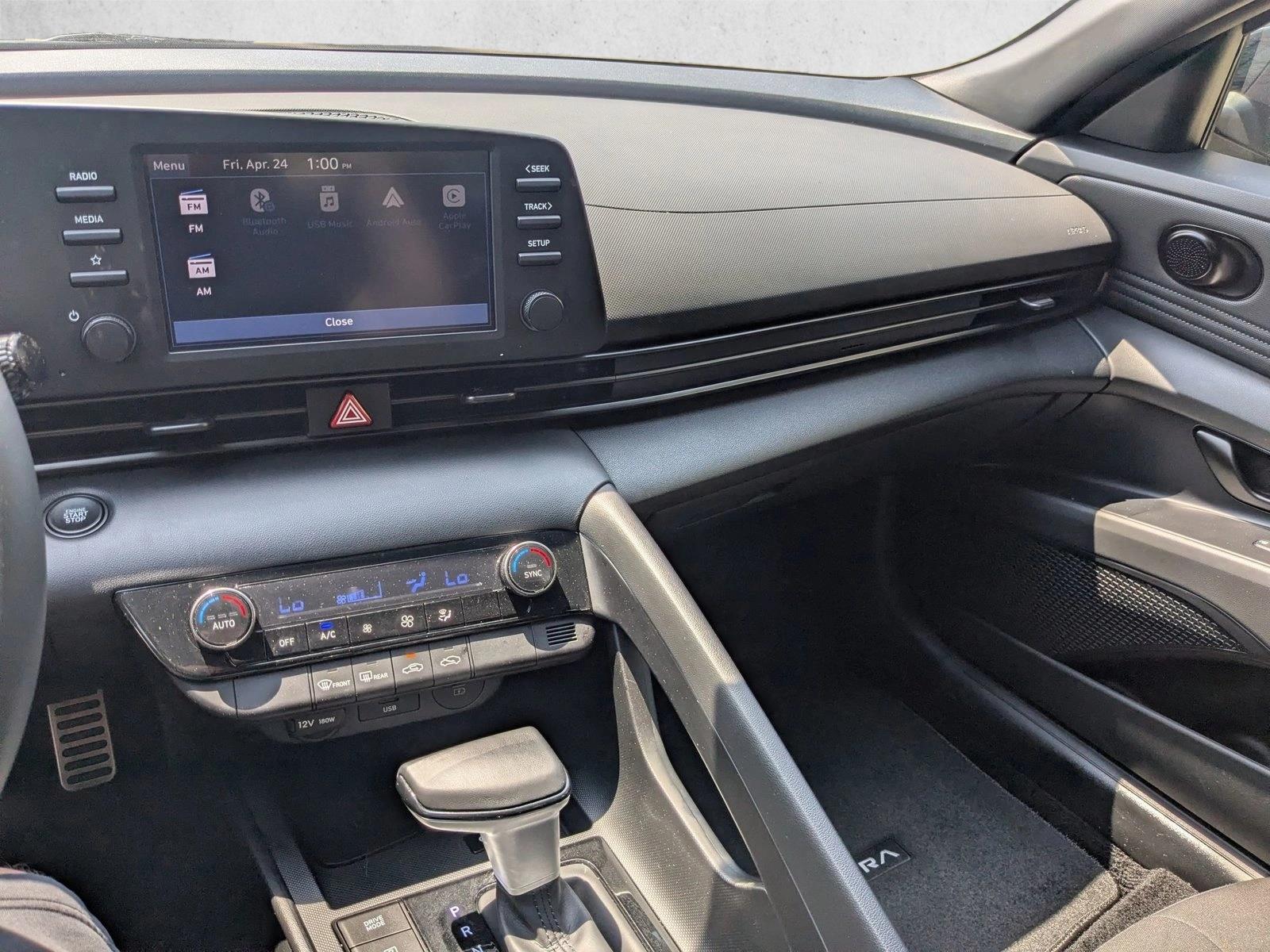 2025 Hyundai Elantra SEL - Photo 13