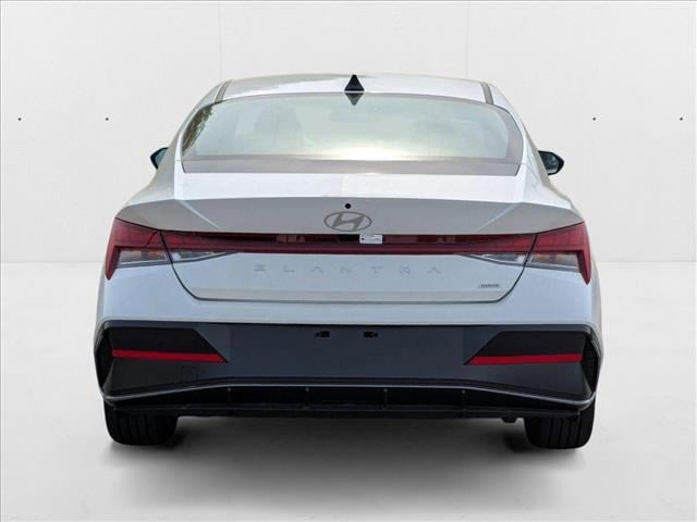 2025 Hyundai Elantra Limited - Photo 8
