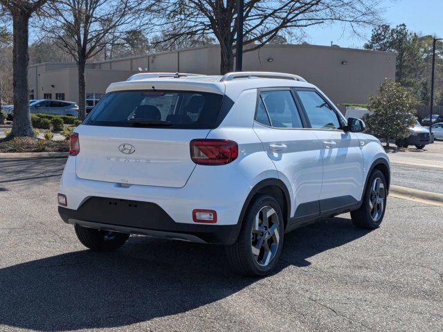 2025 Hyundai Venue SEL photo 2