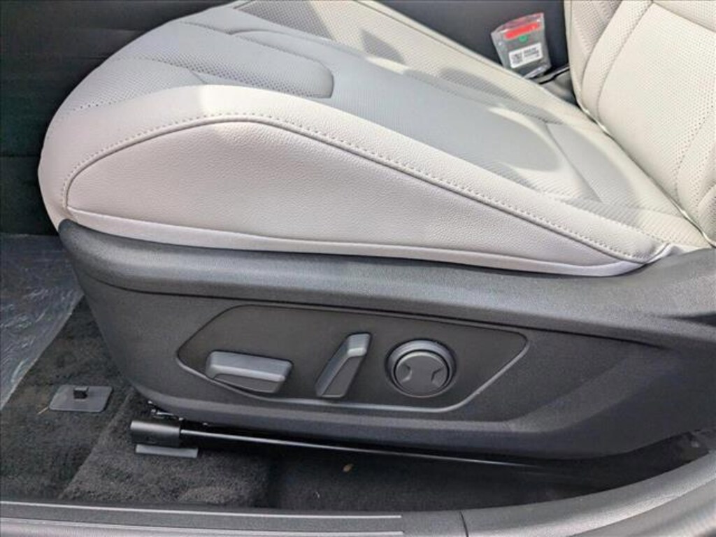 New 2025 Hyundai Elantra Hybrid Limited Sedan