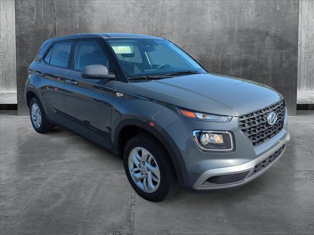 2024 Hyundai Venue SE photo 3