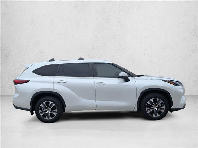 2023 Toyota Highlander XLE photo 4