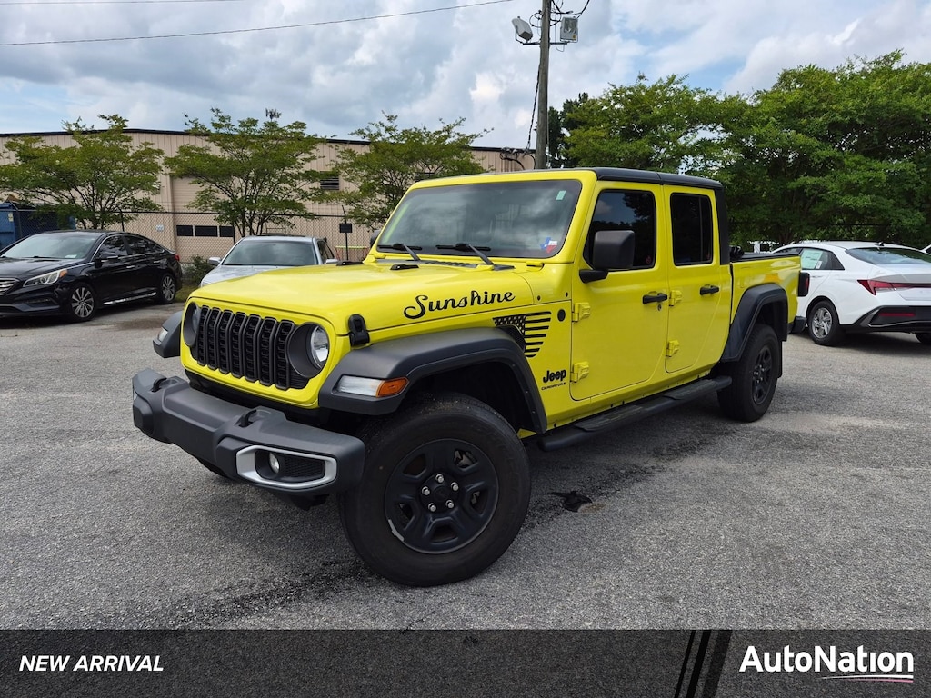Used 2024 Jeep Gladiator Sport Crew Cab Pickup