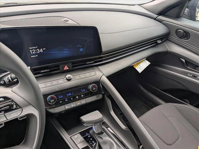 2025 Hyundai Elantra Blue - Photo 13