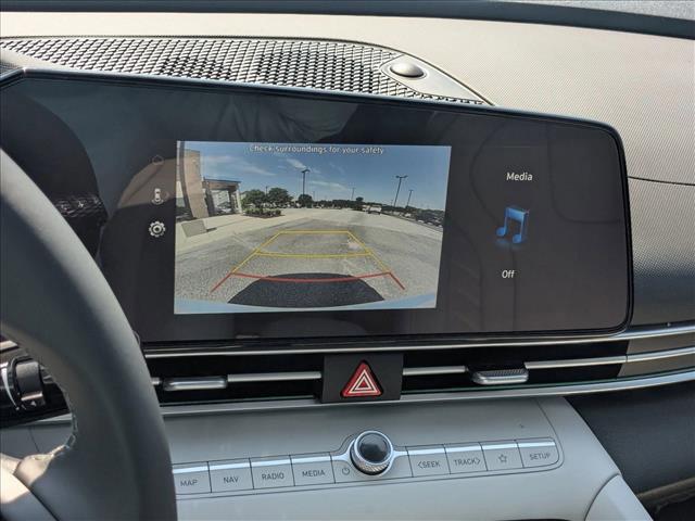 2025 Hyundai Elantra Limited - Photo 15