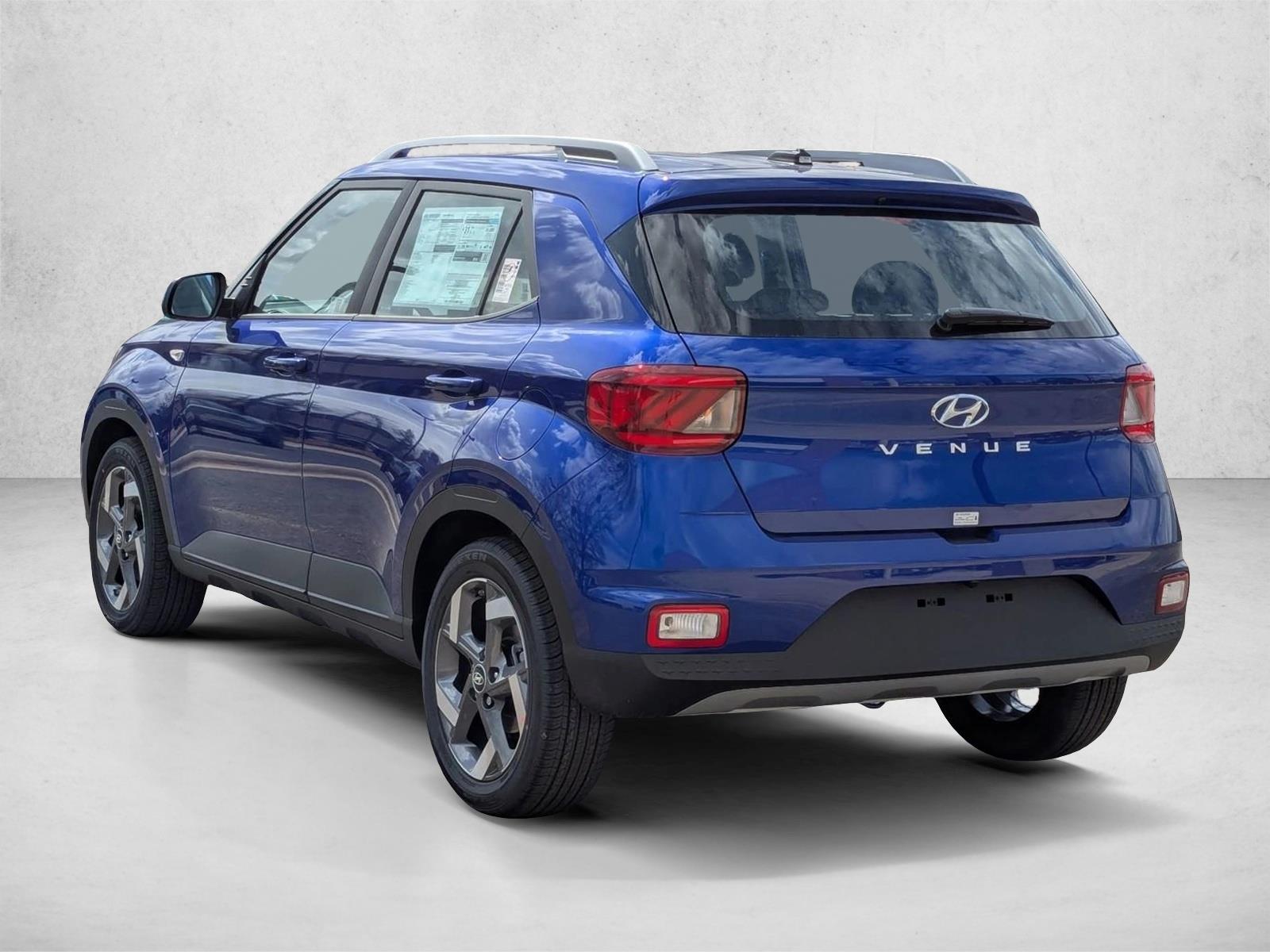 2025 Hyundai Venue SEL - Photo 9